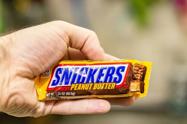 Poznan Poland Apr 2020 Snickers Peanut Butter Chocolate Bar Hand — 스톡 사진