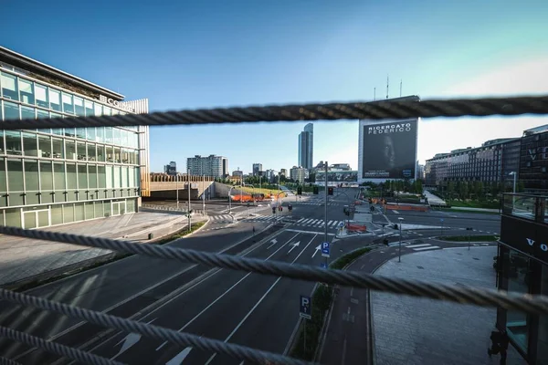 Primer Plano Cuerdas Hierro Sobre Fondo Cruce Ciudades Vacío —  Fotos de Stock