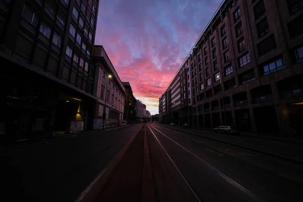 Een Verbazingwekkende Opname Van Een Stad Straat Een Prachtige Lucht — Stockfoto