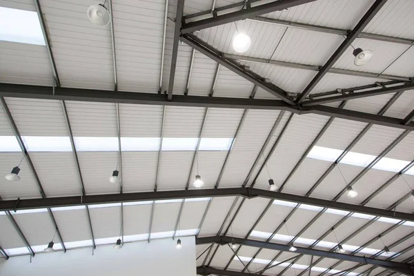 Low Angle Shot Metallic Ceiling Hanging Lamps — Stock Photo, Image