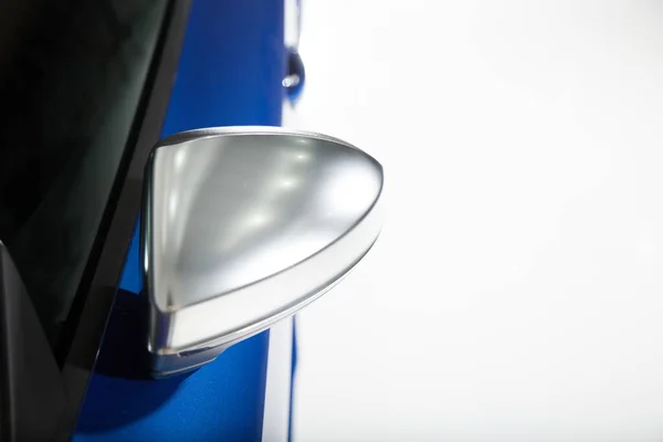 Zilveren Spiegel Van Een Moderne Luxe Auto — Stockfoto