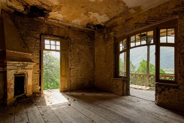 Uma Casa Abandonada Inteiramente Feita Madeira Fica Abandonada Armênia — Fotografia de Stock