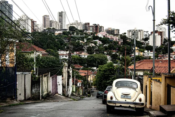 Ένας Άδειος Δρόμος Σταθμευμένα Αυτοκίνητα Στη Vila Madalena Στο Σάο — Φωτογραφία Αρχείου