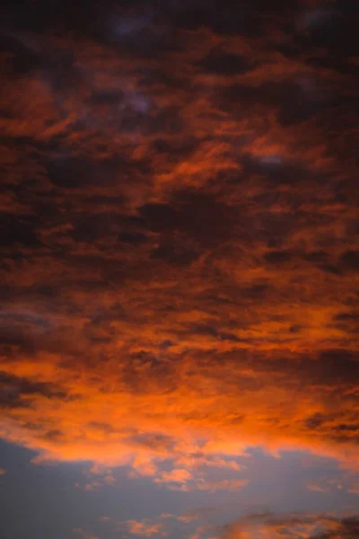 Incroyable Plan Faible Angle Ciel Nuageux Sous Lumière Coucher Soleil — Photo