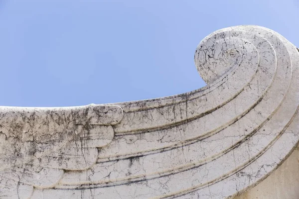 이탈리아 로마에 건물의 대리석 구조물 조각에 장식용 장식품의 — 스톡 사진