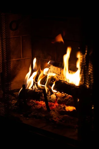 Piękny Ogień Ciemności Kominku — Zdjęcie stockowe