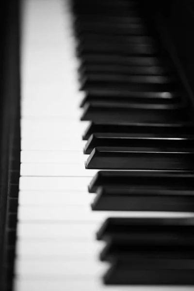 Primo Piano Verticale Dei Tasti Pianoforte — Foto Stock