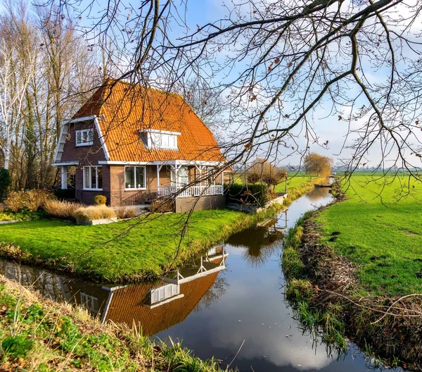 Schönes Haus Einer Polderlandschaft Irgendwo Zwischen Utrecht Und Amsterdam — Stockfoto