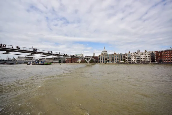 Londýn Spojené Království Července 2016 London Bridges River Cloudy Summer — Stock fotografie