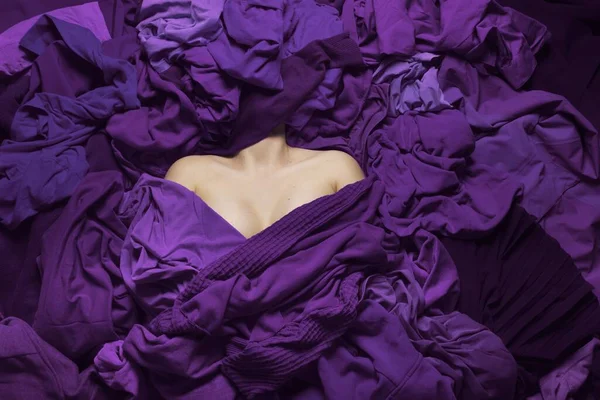 Dieren Netherlands Jun 2019 Жінка Похована Під Великим Одягом — стокове фото