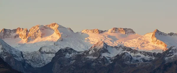 Východ Slunce Při Pyrenejích Dokonalými Barvami — Stock fotografie