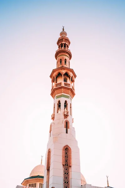 Plan Vertical Angle Bas Minaret Une Mosquée Abu Dhabi — Photo