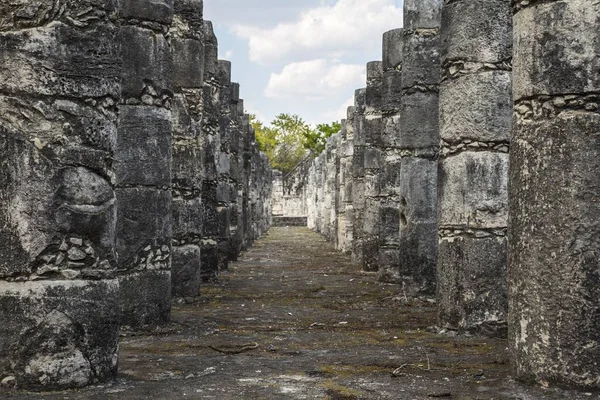 Bello Disparo Antigua Pirámide Maya Bajo Cielo Nublado — Foto de Stock