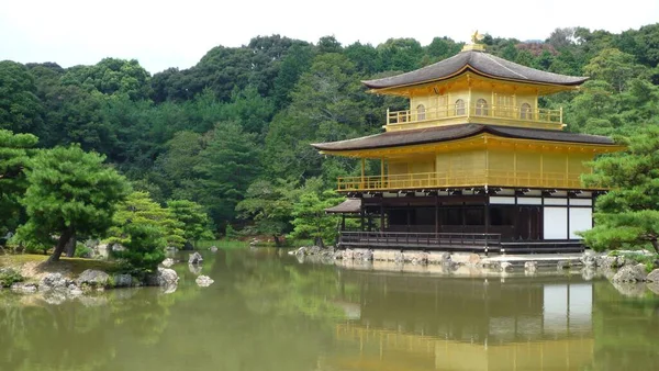 Een Prachtige Verticaal Shot Van Kinkaku Tempel Kyoto Japan — Stockfoto