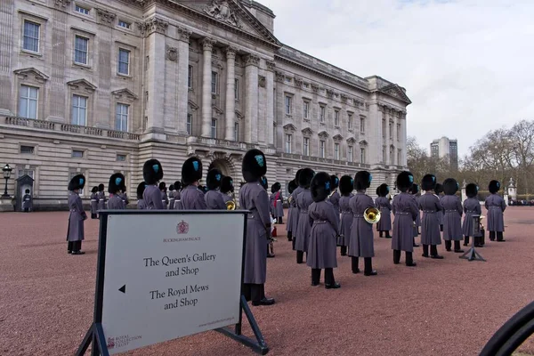 Londýn Spojené Království 2018 Kultovní Přestavba Stráže Buckinghamském Paláci Londýně — Stock fotografie