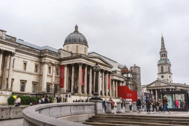 Londra'da yağmurlu 