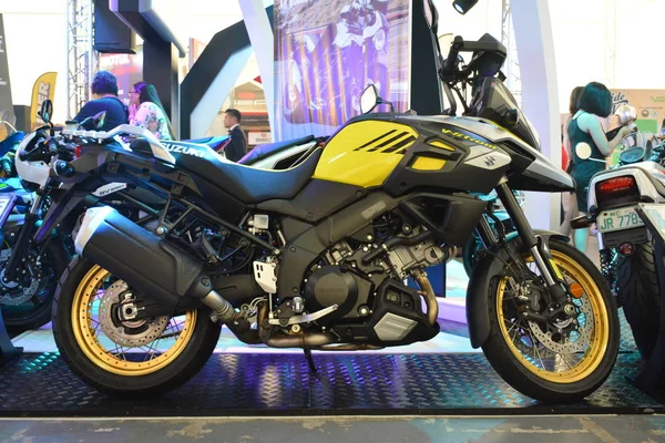 Suzuki V-Strom motorkerékpár a Fülöp-szigeteki Moto Heritage hétvégén — Stock Fotó