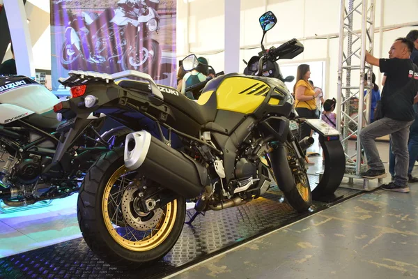 Suzuki V-Strom motorfiets op Philippine Moto Heritage Weekend — Stockfoto