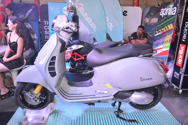 Vespa motorkerékpár a Fülöp-szigeteki Moto Heritage hétvégén — Stock Fotó