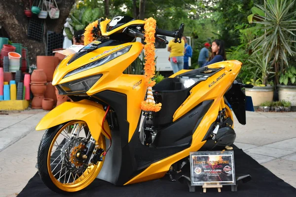 Honda Clique motocicleta no Spades Auto Motor Show — Fotografia de Stock