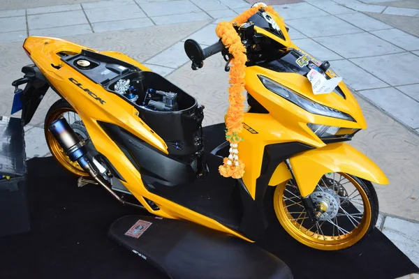 Honda Clique motocicleta no Spades Auto Motor Show — Fotografia de Stock