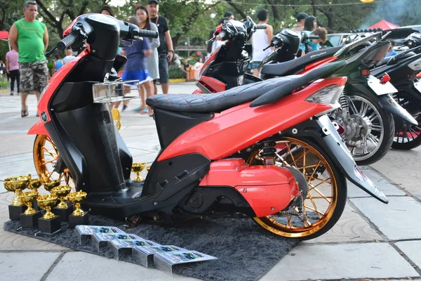 Motocykl Yamaha na autosalonu Spades — Stock fotografie