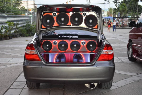 Toyota Camry com alto-falantes de som no Spades Auto Motor Show — Fotografia de Stock