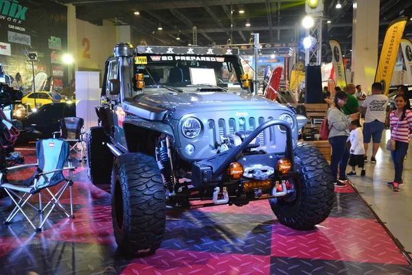 Jeep Rubicon v automatickém salonu Manila — Stock fotografie