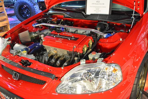 1999 Honda Civic SIR car engine at Manila Auto Salon — Stock Photo, Image