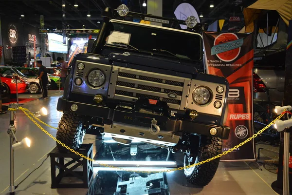 2014 Land Rover Defender D90 em Manila Auto Salon — Fotografia de Stock