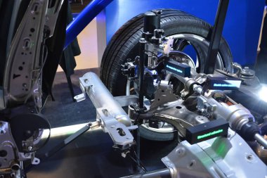 Manila Otomobil Salonu 'nda Aisin araba süspansiyon bölümü görüntüsü 