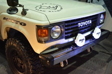 Manila Oto Salonunda Toyota Kara Kruvazörü 