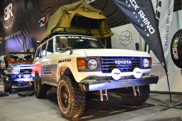 Toyota Land Cruiser op Manilla Auto Salon — Stockfoto