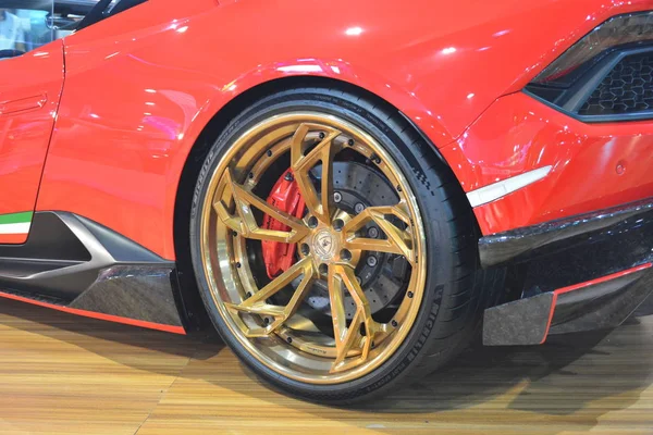 Lamborghini super πίσω τροχός αυτοκινήτου σε Μανίλα Auto Salon — Φωτογραφία Αρχείου