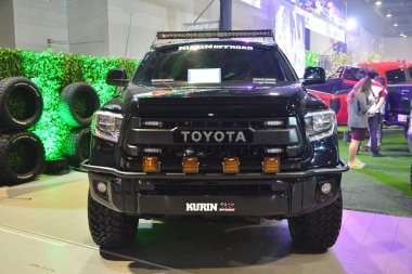 Toyota Tundra Manila Oto Salonu 'ndan aldı. 