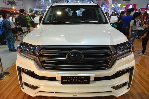 2019 Toyota Land Cruiser en Manila Auto Salon — Foto de Stock