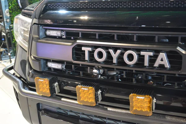 Toyota tundra abholen in manila auto salon — Stockfoto