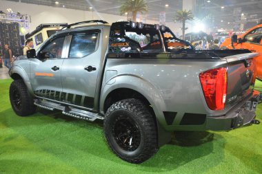 Nissan Navara Manila Oto Salonu 'ndan aldı.