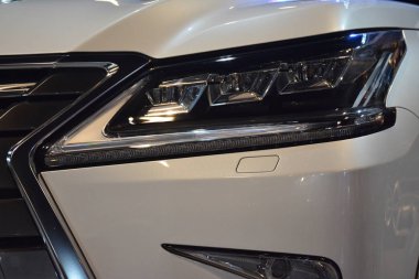Lexus Lx 570 SUV Manila Oto Salonu 'nun ışığı.