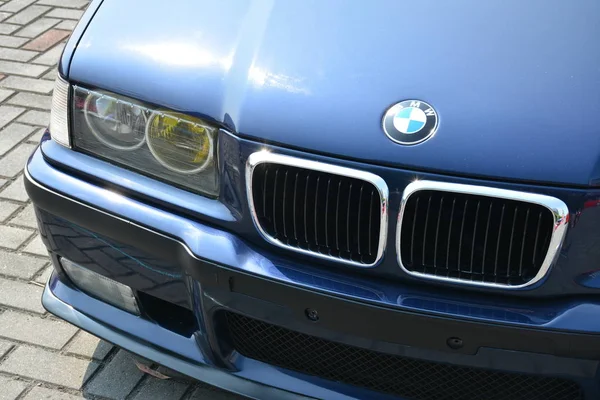 BMW carro no pára-choques para pára-choques 15 carro show — Fotografia de Stock