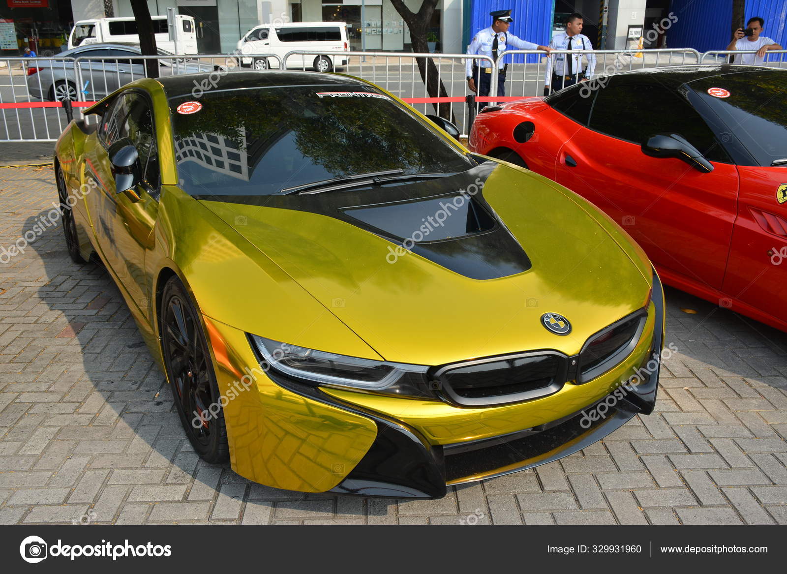 Bmw I8 At Bumper To Bumper 15 Car Show Stock Editorial Photo C Imwaltersy