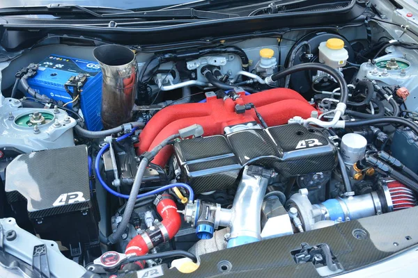 トヨタ86エンジンでバンパーに15台の車のショー — ストック写真