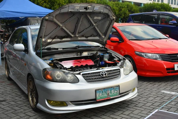 Toyota Corolla στο προφυλακτήρα να προφυλακτήρα 15 δείχνουν αυτοκίνητο — Φωτογραφία Αρχείου