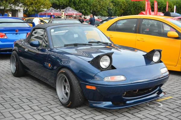 Bumper 'dan Bumper 15 araba fuarına özelleştirilmiş spor araba coupe' si 