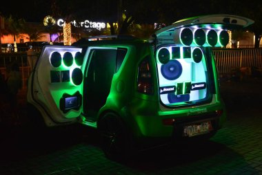 Tampondaki Kia Soul 'un özelleştirilmiş ses sistemi Tampon 15' e ayarlandı