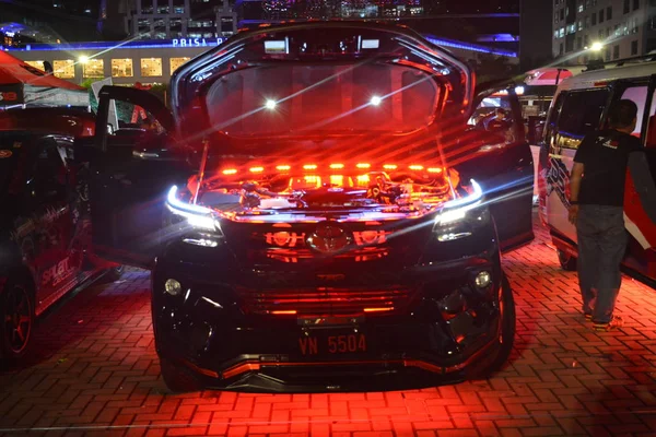 Toyota Fortuner suv no pára-choques para Bumper 15 show de carros — Fotografia de Stock