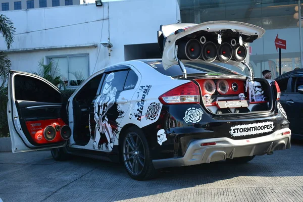 Suzuki Ciaz em Amor, Carros, Babes 6 exposição de carros — Fotografia de Stock