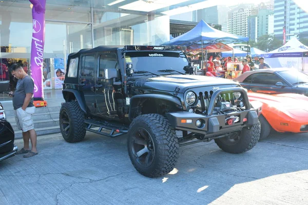 Jeep Wrangler bij Love, Cars, Babes 6 autoshow — Stockfoto