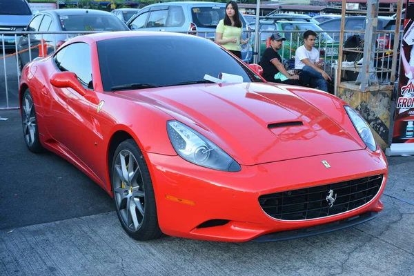 Ferrari California en el Amor, Coches, Babes 6 espectáculo de coches — Foto de Stock