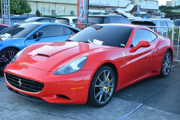 Ferrari California w Love, Samochody, Babes 6 samochód show — Zdjęcie stockowe